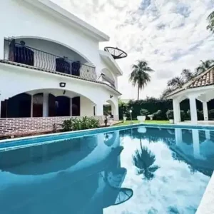 2PlATEAUX VALLON Location une villa TRIPLEX 10 pièces